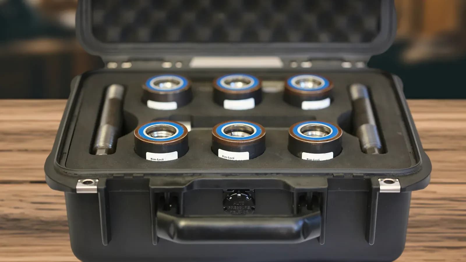 Six Rim-Lock® retainers in a foam-lined carry case, the kit for a CAT 793